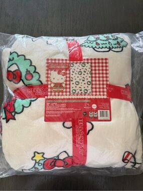 Hello Kitty Holiday Plush Throw Blanket - White, Green & Red